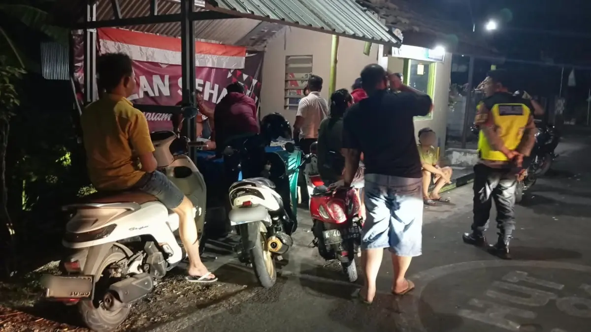 MERESAHKAN: Polisi menggerebek pos kampling yang diduga untuk bermain judi online. (POLRES KUDUS UNTUK RADAR PATI)