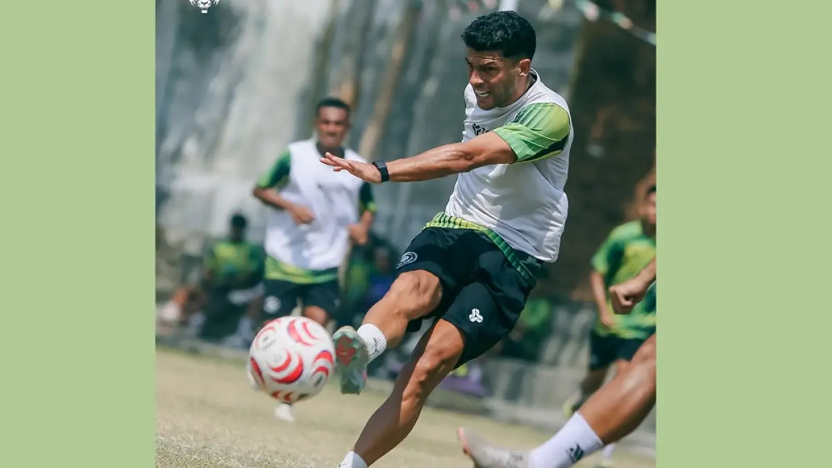 BELUM JELAS: Pemain Persiku Vitor Barata mengikuti sesi latihan bersama. (PERSIKU KUDUS UNTUK RADAR PATI)