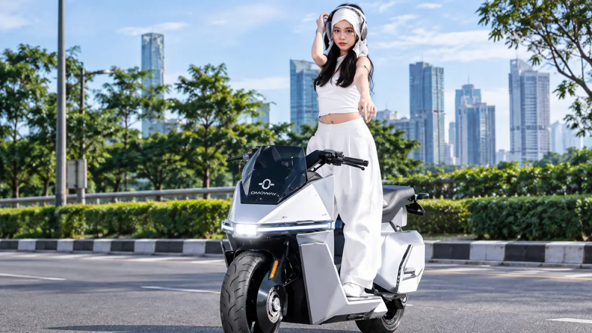 Motor listrik Omoway Omo-X memiliki selfbalancing. (YT Muhammad Rizky/AI/ ABD. ROCHIM)