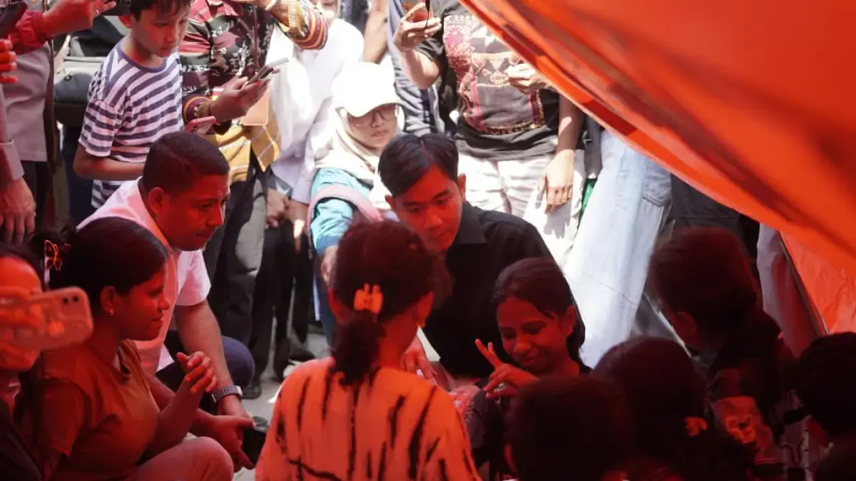 Menko PMK Pratikno, Kepala BNPB Letjen TNI Suharyanto, dan Gubernur NTT Emanuel Melkiades Laka Lena mendampingi Wakil Presiden (Wapres) Gibran Rakabuming Raka meninjau sejumlah fasilitas publik di Kabupaten Sikka, Nusa Tenggara Timur, Kamis, 20 Agustus 2026. (Dok. BNPB)