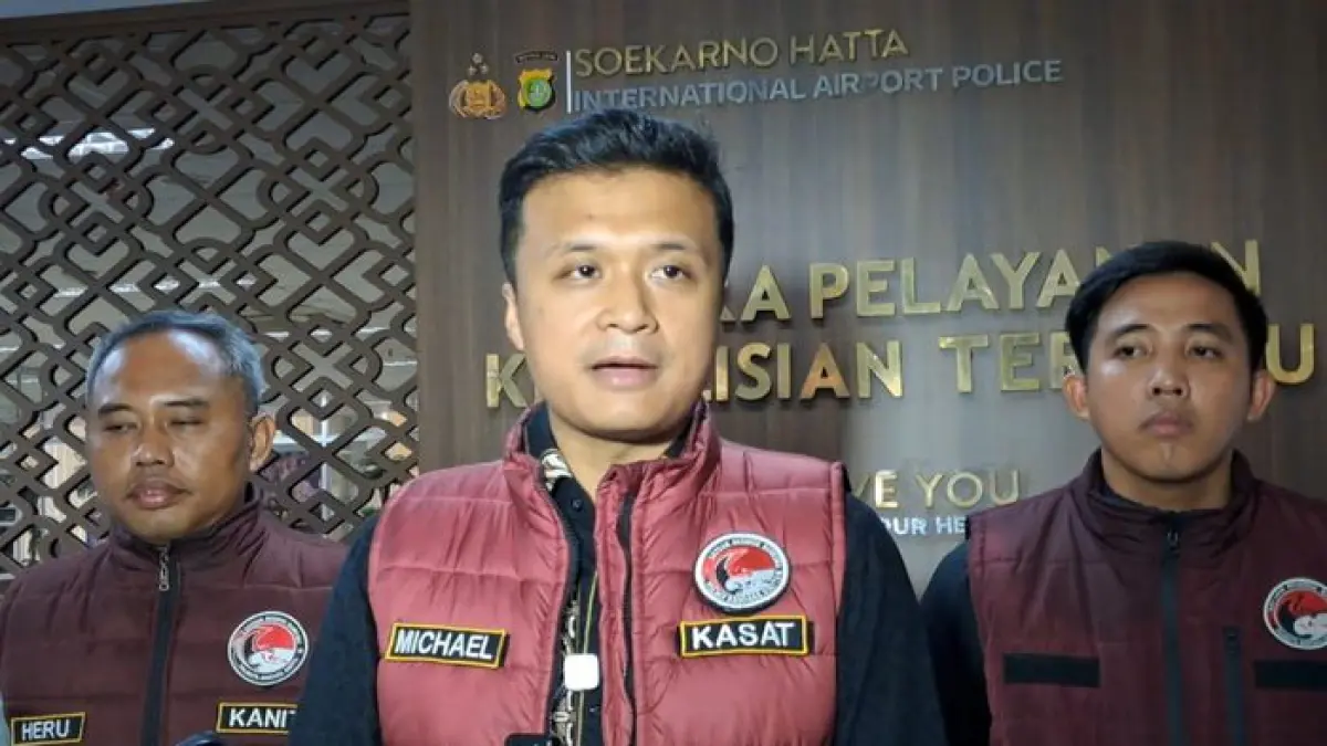 Kasatresnarkoba Polresta Bandara Soekarno Hatta, AKP Michael Tandayu (tengah). (DOK. Ist)
