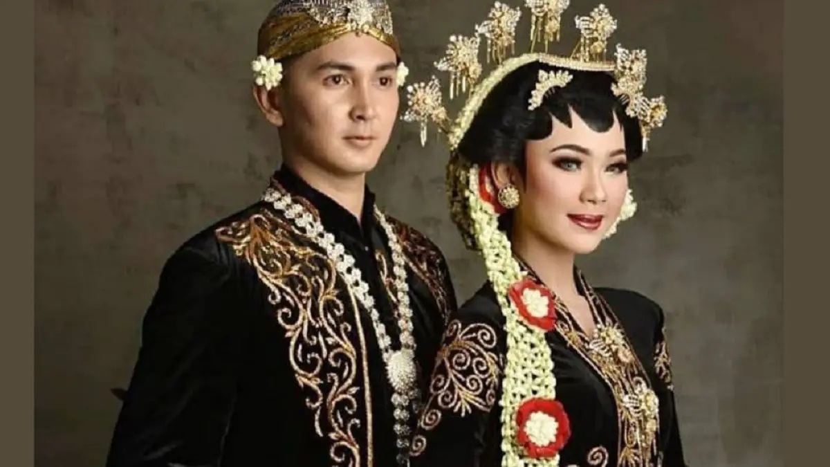 Pernikahan adat Jawa dan perjodohan weton. (Pinterest)