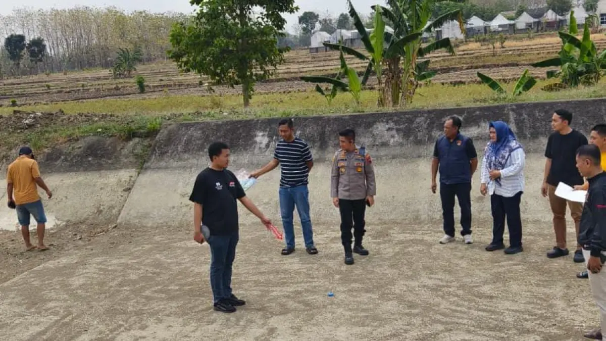 TKP: Polres Grobogan saat melakukan olah TKP di saluran irigasi Kecamatan Wirosari.