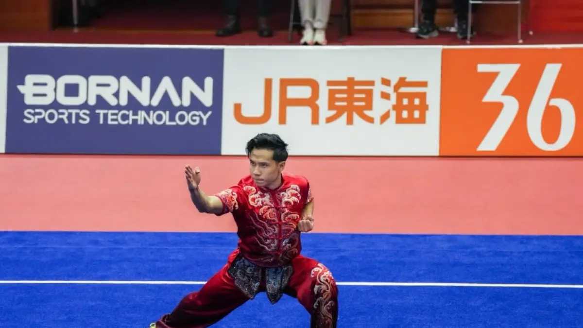 Atlet wushu putra Indonesia, Seraf Naro Siregar sukses menyumbangkan medali pertama bagi Indonesia pada ajang Asian Games 2026 di Aichi , Minggu (20/9). (Kemenpora)
