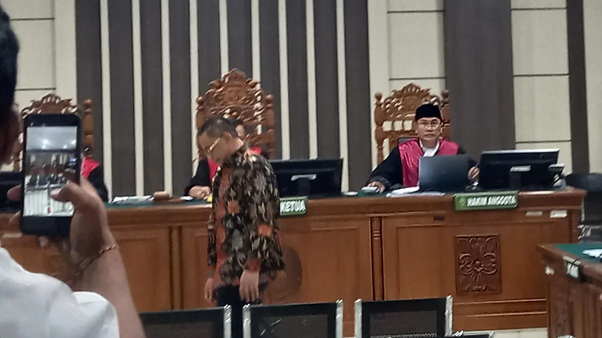 DIKA UNTUK RADAR KUDUS

DISIDANG: Bupati Pati nonaktif Sudewo menjalani persidangan di PN Tipikor Semarang belum lama ini.