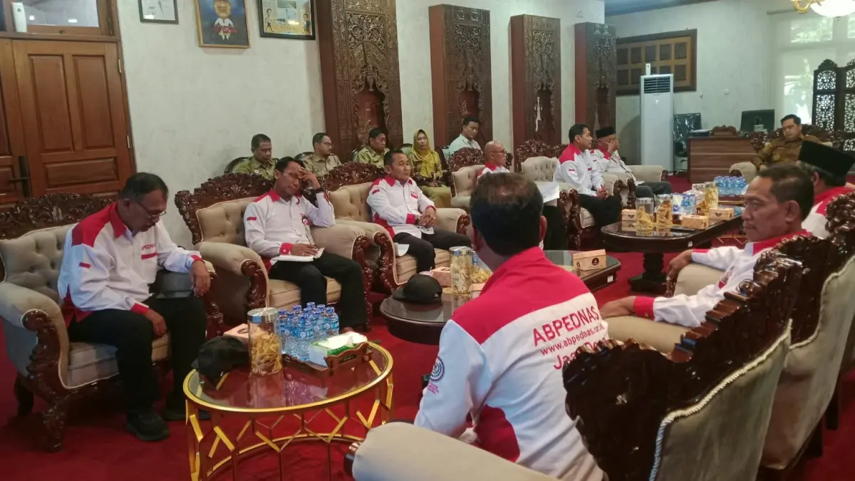ANTUSIAS: Pengurus ABPEDNAS Jepara saat beraudiensi dengan Bupati Jepara, Senin (21/9). (ABPEDNAS JEPARA UNTUK RADAR PATI)