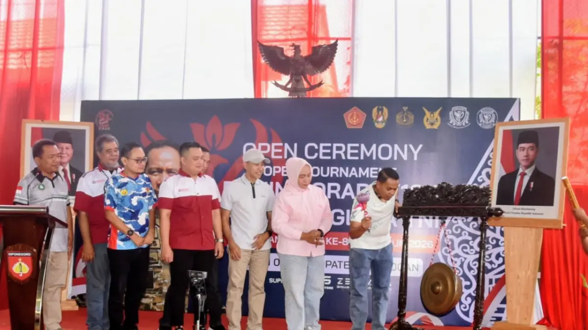 DIBUKA: Dandim 0717/Grobogan saat membuka turnamen Domino.