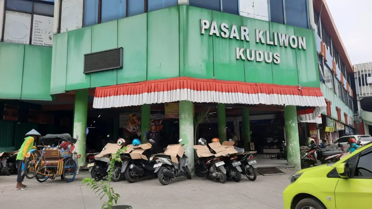 Kondisi Pasar Kliwon siang hari kemarin. (INDAH SANTI/RADAR PATI)