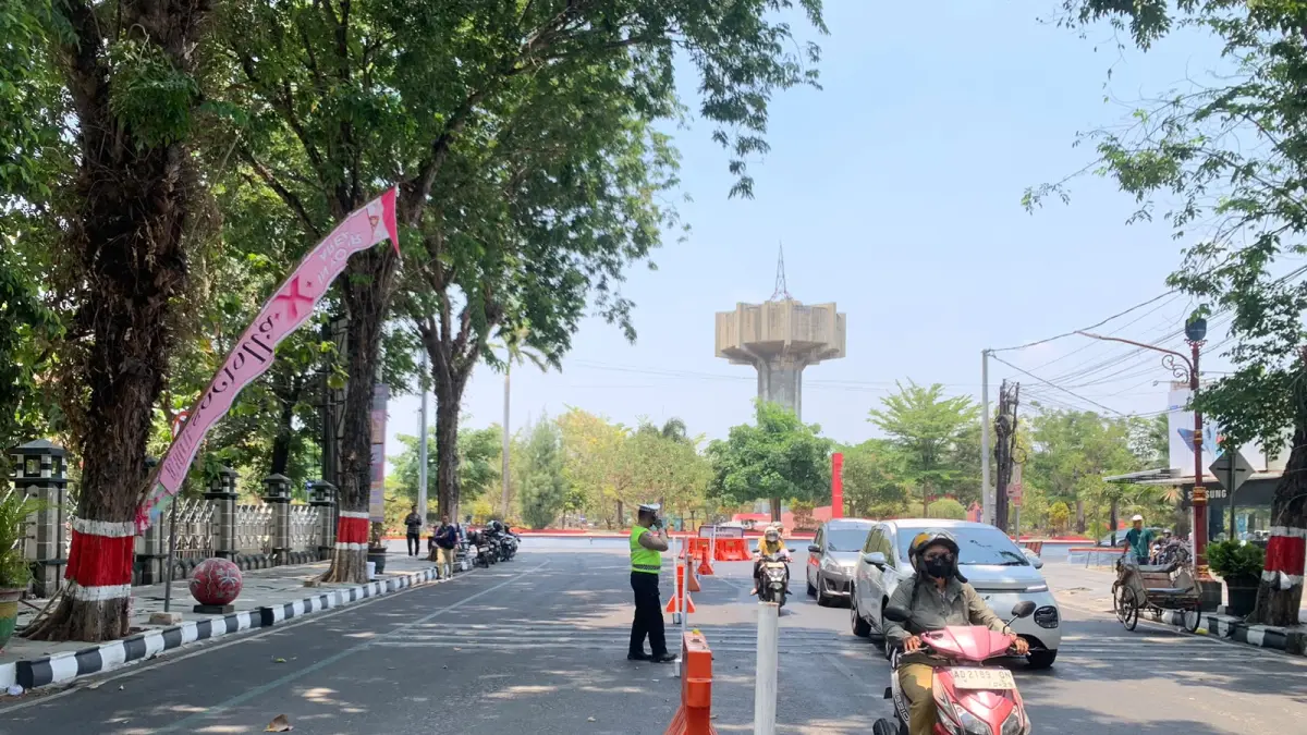 UJICOBA: Jalan R Suprapto Kota Purwodadi mulai diujicoba dua arah.
