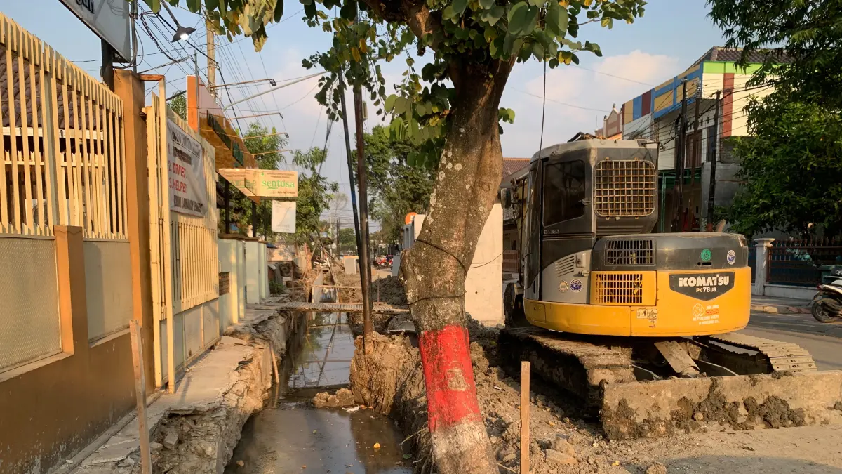 DITATA: Progres penataan drainase dan trotoar yang ada di Kota Purwodadi.