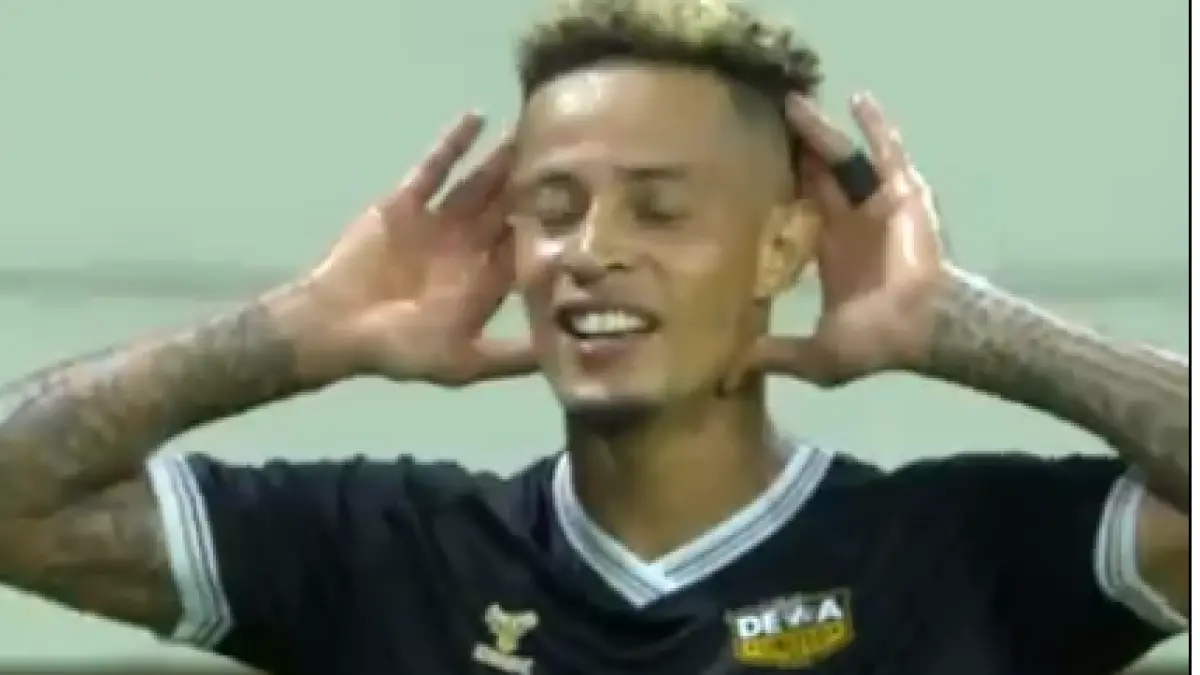 Noah Sadoui mencetak gol ke gawang Persib Bandung, (11/10).