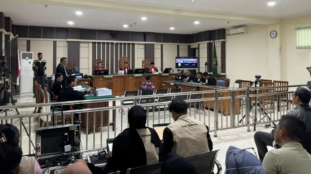 Terdakwa, Bupati nonaktif Pati Sudewo, menjalani sidang tuntutan dugaan kasus korupsi DJKA dan pemerasan.