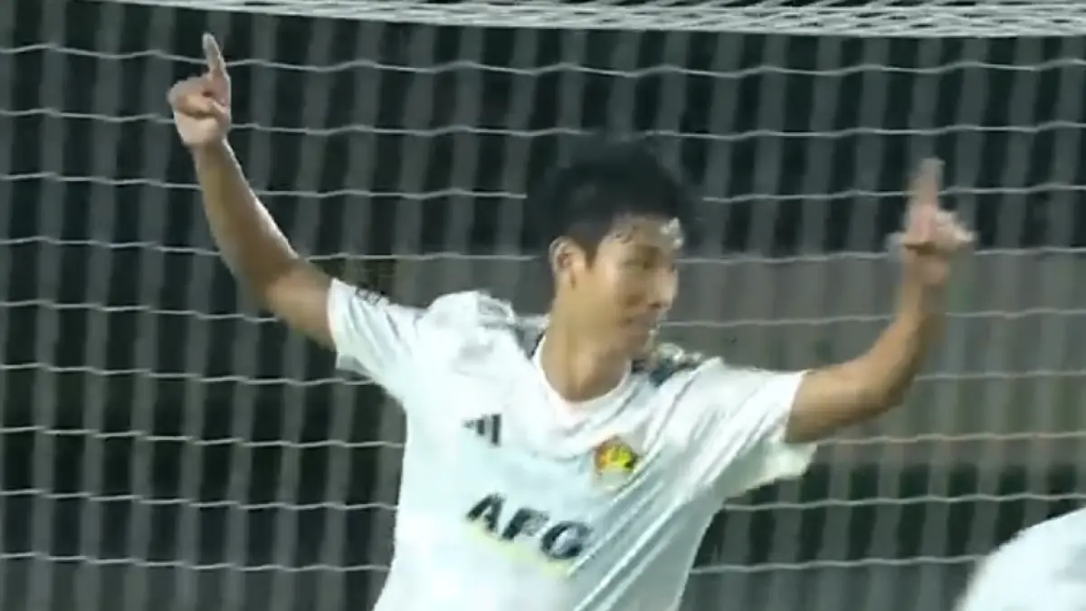 Bek jangkung Persik Kediri Par Jun-Heong.