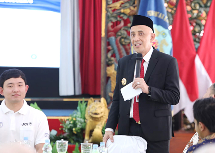 BERMITRA: Pj Bupati Bangkalan Arief M. Edie menyampaikan sambutan saat menerima JCI Korea. (PROKOPIM UNTUK JPRM)