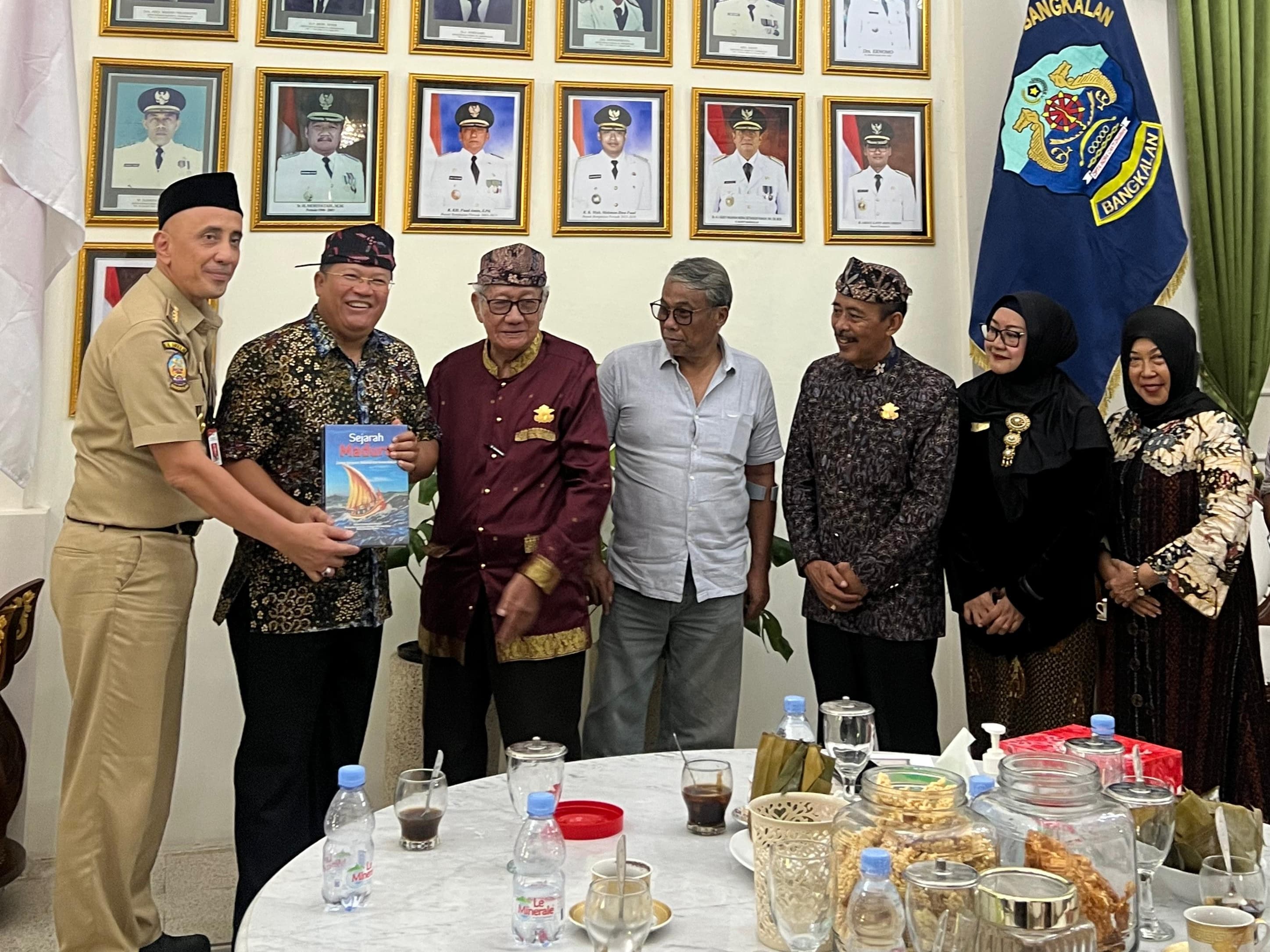 PENJABAT (Pj) Bupati Bangkalan Arief M Edie menerima kunjungan dari Kementerian Pariwisata dan Ekonomi Kreatif Republik Indonesia di Pendopo Agung Kabupaten Bangkalan.(Foto:Bangkalankab)