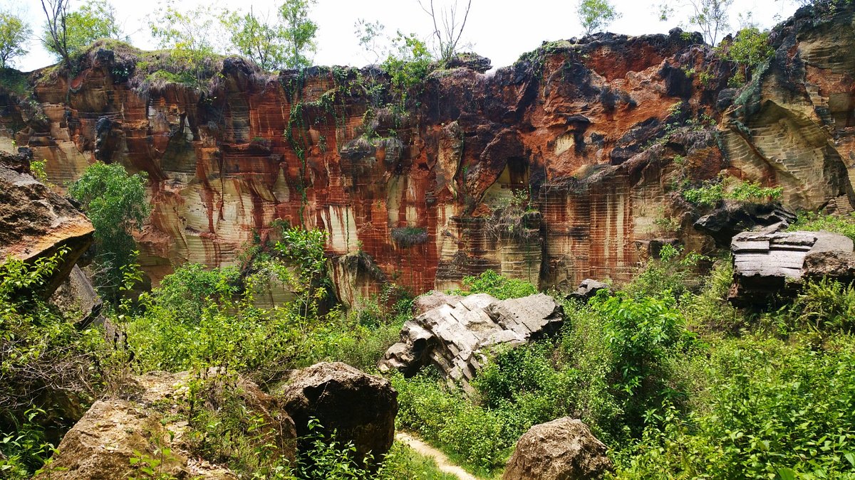 Bukit Kapur Arosbaya. (Foto :Jim S)