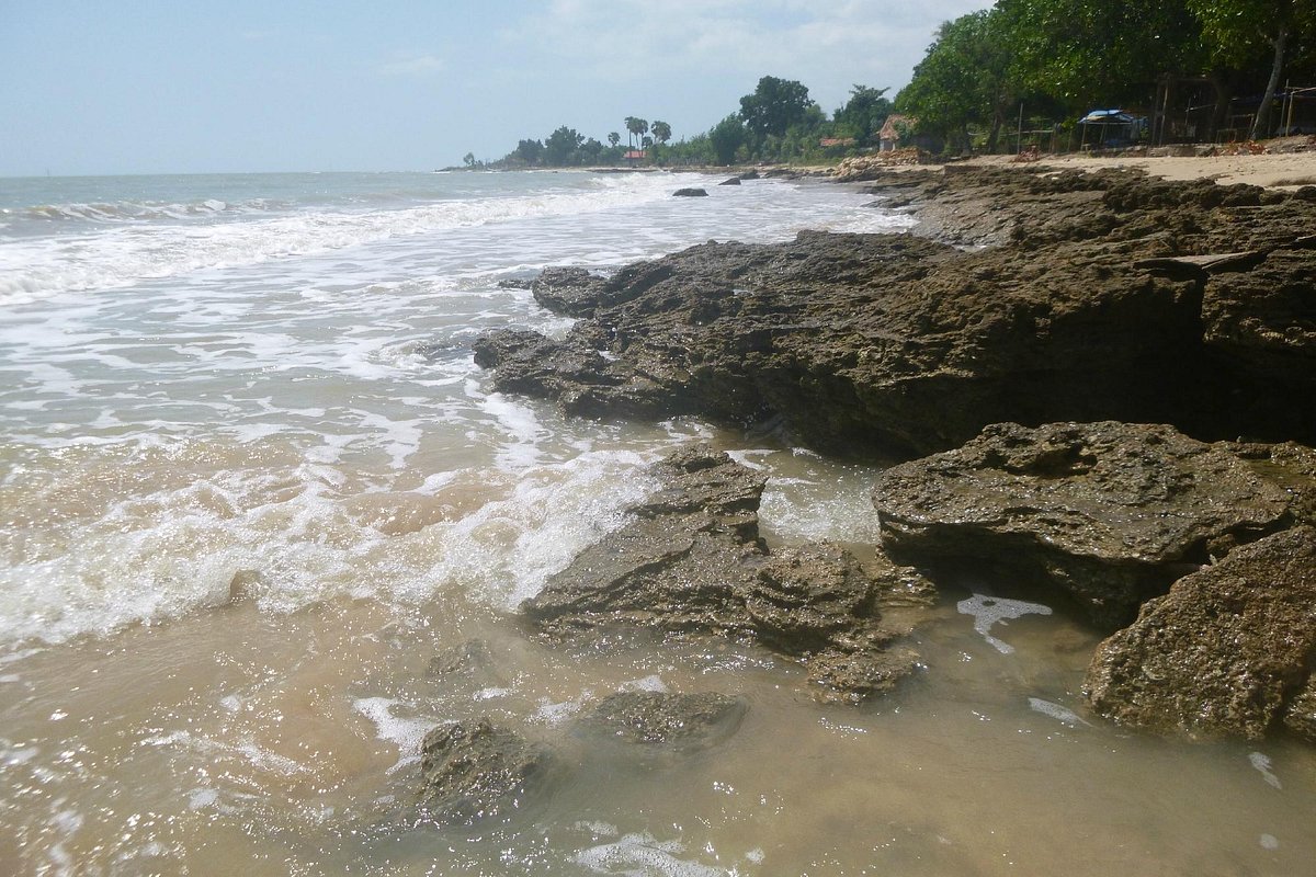 Pantai Siring Kemuning. (Foto : pLORAkeph)