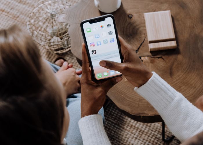 Ilustrasi Cara Download Foto TikTok Tanpa Watermark