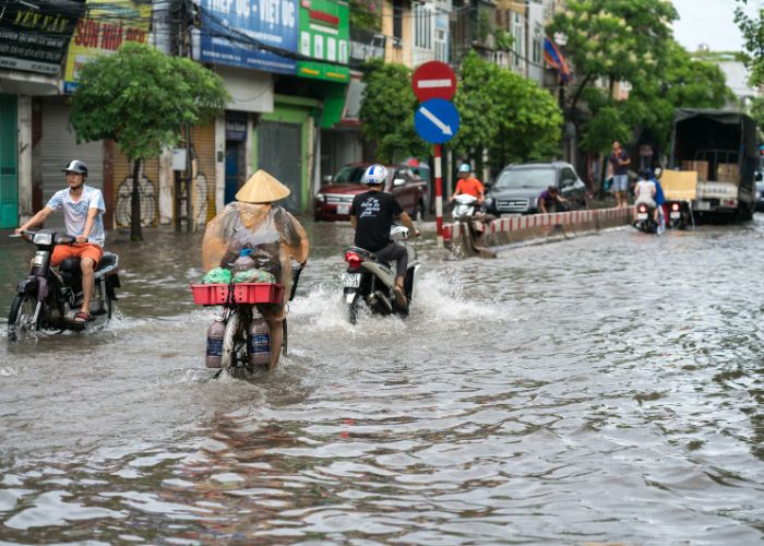Ilustrasi Bahaya Motor Listrik Lewati Banjir