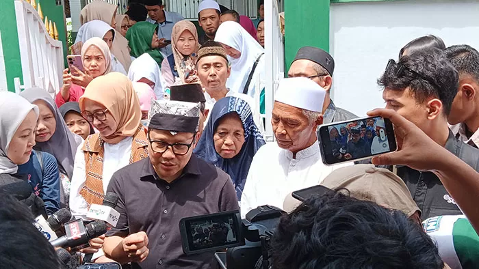 Cak Imin Ziarah Makam Kiai Abdul Bashar di Banyuwangi: Guru dari Salah Satu Pendiri NU Kiai Kholil Bangkalan (Royyan/JawaPos.com)