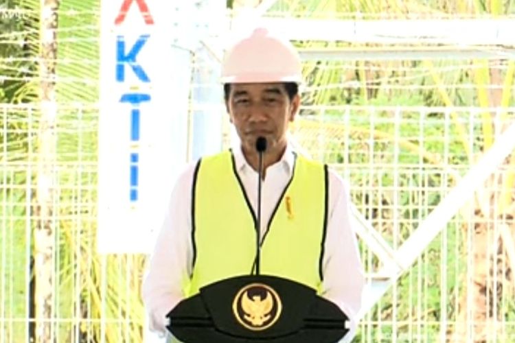Presiden Joko Widodo meresmikan ribuan Base Transceiver Station (BTS) 4G Bakti dan pengoperasian Satelit Republik Indonesia 1 (Satria-1) di Kabupaten Kepulauan.(Dok. YouTube Sekretariat Presiden)