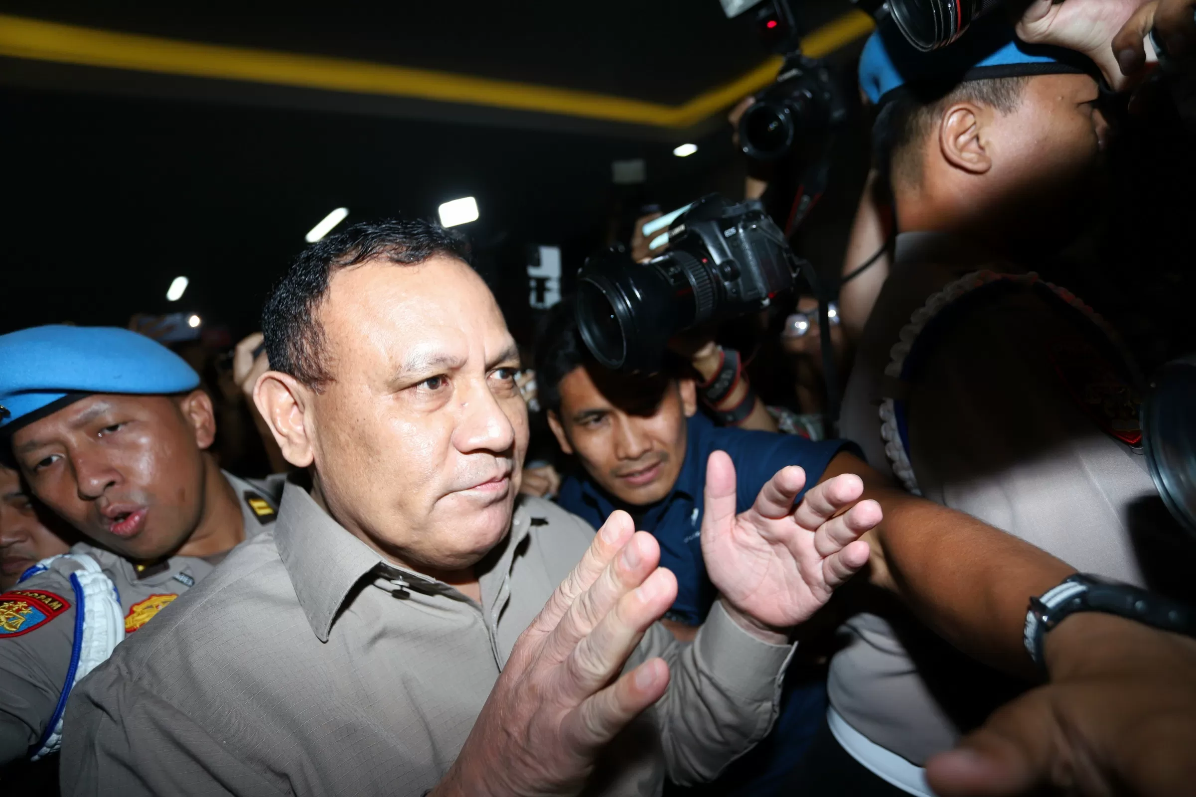 Ketua nonaktif KPK Firli Bahuri usai diperiksa terkait kasus dugaan pemerasan eks Mentan Syahrul Yasin Limpo (SYL) di Gedung Bareskrim Polri. (DERY RIDWANSAH/ JAWAPOS.COM)
