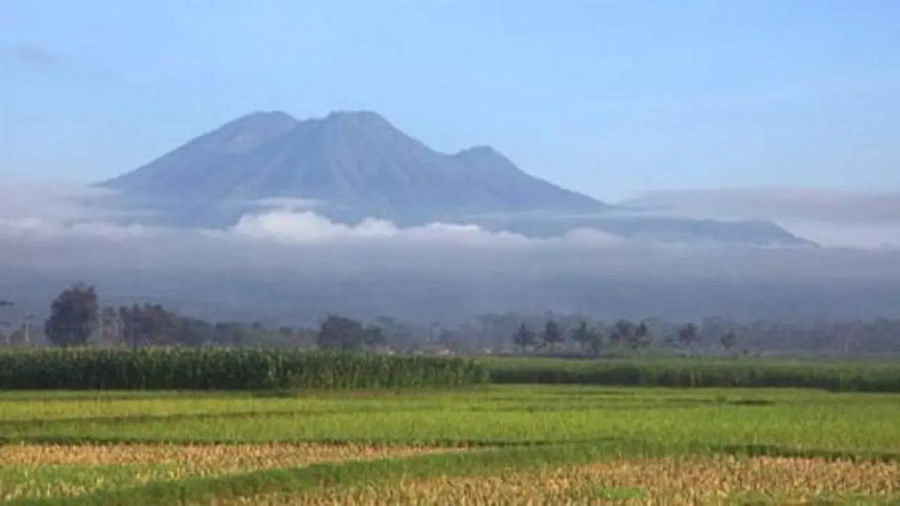 Inilah gunung Kawi yang konon katanya dipotret Kartono dari udara. (Foto : @HaloMalang)