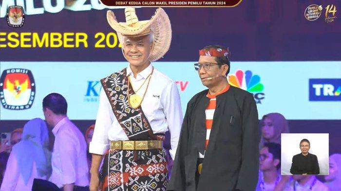 Pasangan capres-cawapres nomor urut 3, Ganjar Pranowo dan Mahfud MD dalam debat cawapres, Jumat (22/12/2023). (Foto : KPU)