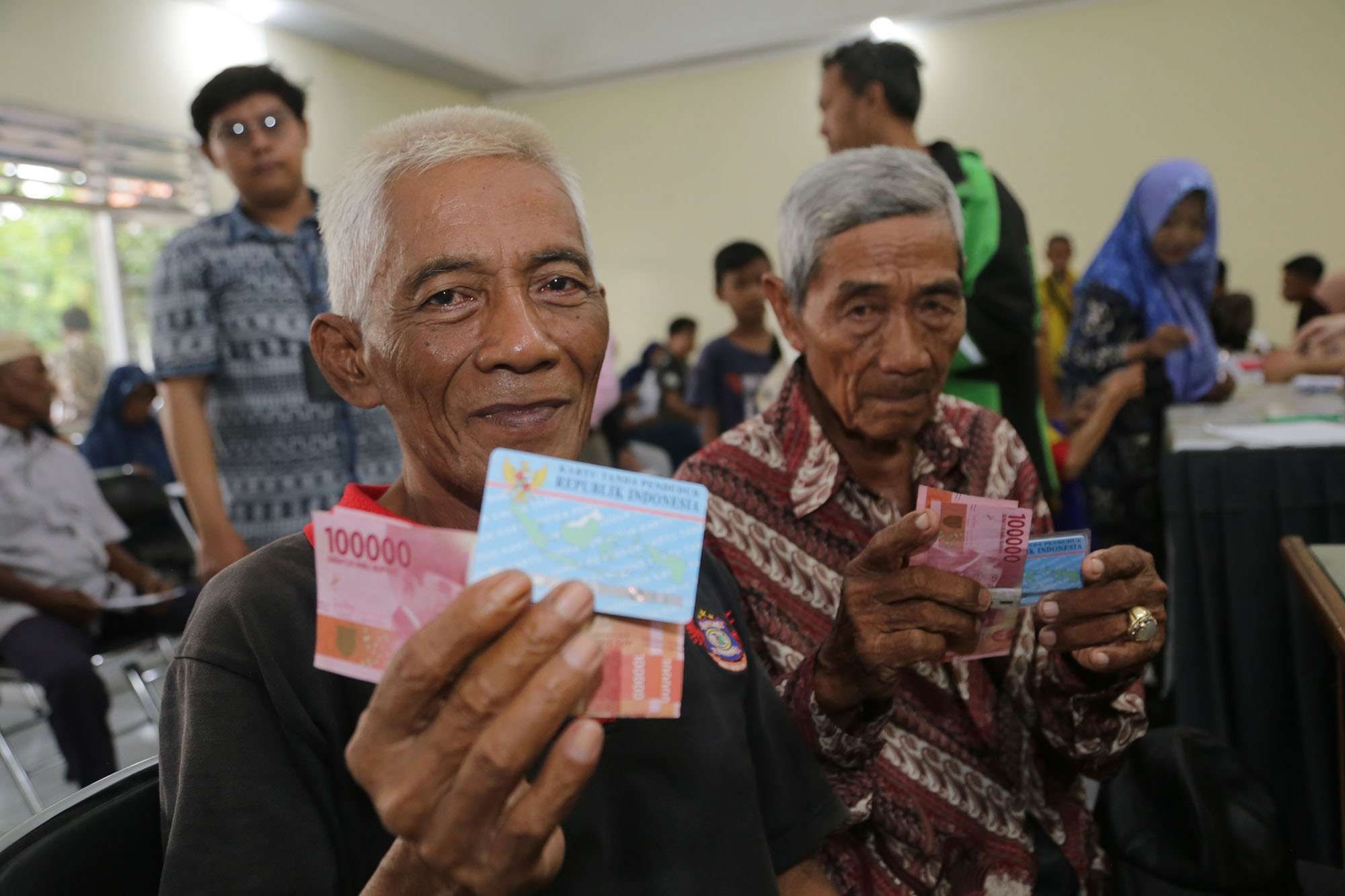 BLT Permakanan Cair Rp 200 Ribu di Surabaya, Daerah Lain Juga Akan Cair BLT 200rb? (Foto: Humas/Pemkot Surabaya)