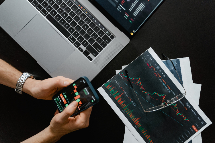 Ilustrasi investasi emas antam