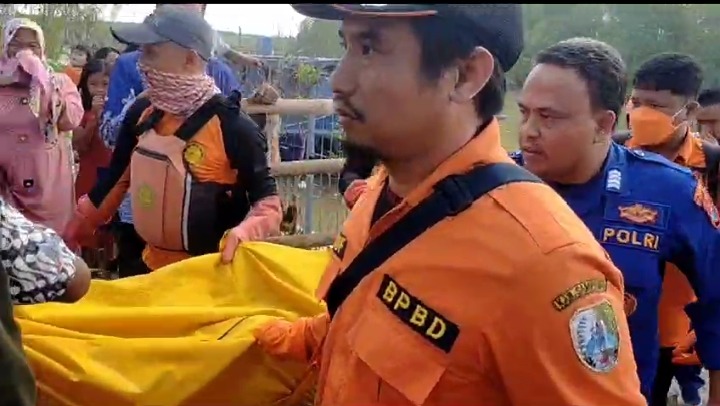 Kronologi Penemuan Mayat Mengapung di Perairan Pulau Mandangin, Kabupaten Sampang. (Foto : anekafakta.com)