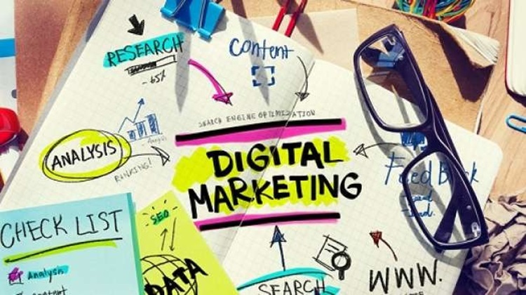 Apakah HP Anda hanya Untuk Chatting atau Medsos? Simak Strategi Sukses Memanfaatkan Internet dan HP untuk Meraih Kesuksesan. (Ilustrasi: Shutterstock)