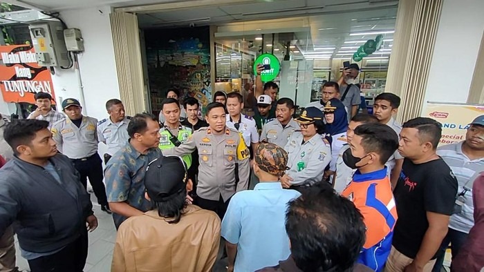 Sosialisasi Pembayaran Parkir Melalui Qris di Surabaya Ricuh, Jukir Menolak Kebijakan Tersebut. (Foto: Dishub Surabaya)