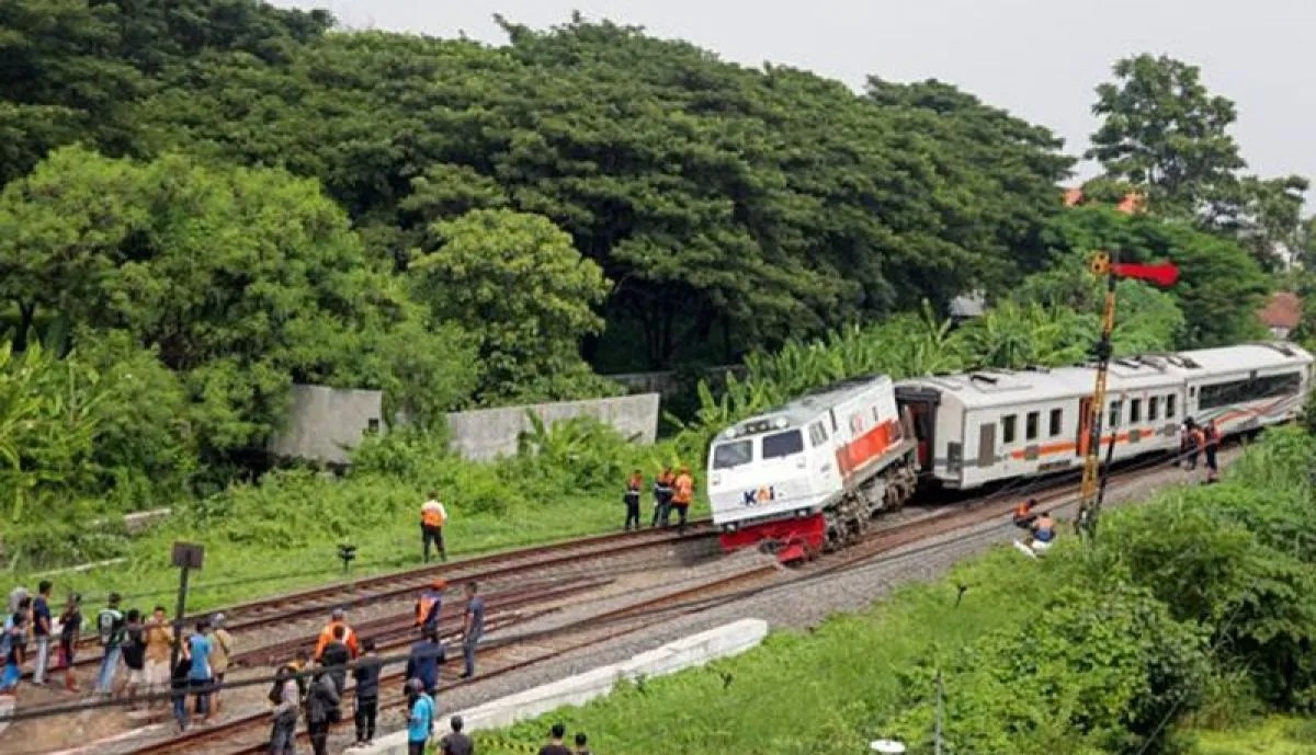 KA Pandalungan Anjloknya di Sidoarjo, Berikut Fakta Menarik Tentang KA Pandalungan dengan Rute Terpanjang di Indonesia. (Foto : ANTARA/Umarul Faruq/foc/pri.)