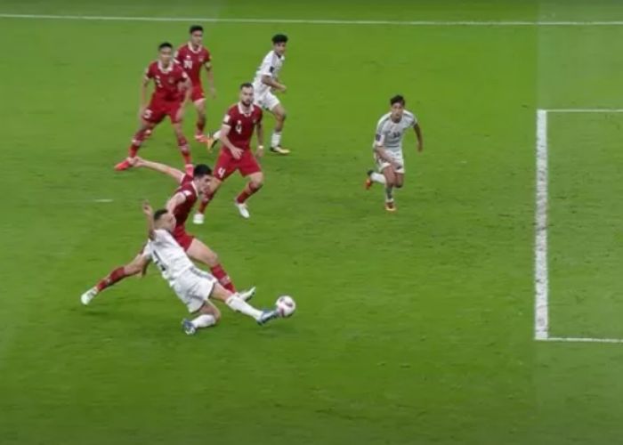 KONTROVERSI: Gol Osama Rashid pada menit ke-45 +7 berbau kontroversi karena proses sebelumnya pemain Irak terindikasi terjebak offside terlebih dahulu. (AFC)