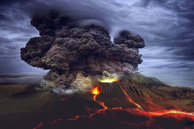 Kembali Erupsi, Gunung Semeru Meletus Dini Hari Tadi dengan Ketinggian 700 Meter di Atas Permukaan Laut. (Ilustrasi : Istimewa)