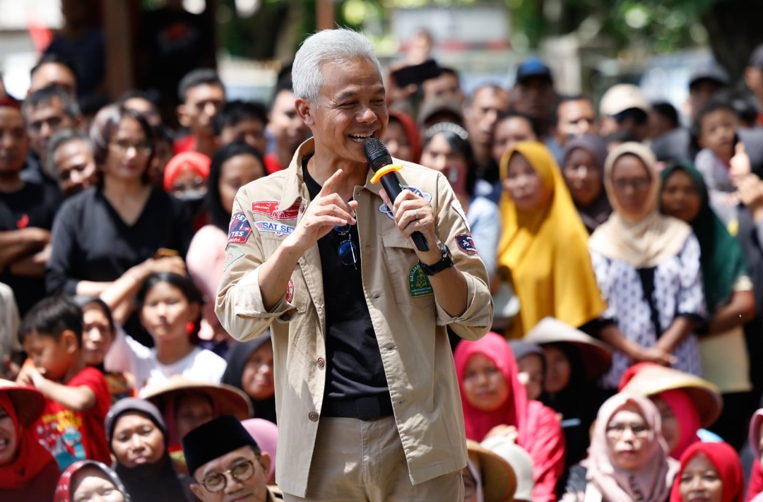 Capres 03 Ganjar Pranowo berdialog dengan tokoh masyarakat, agama, kelompok tani, dan LMDH di Widodaren, Ngawi, Jawa Timur