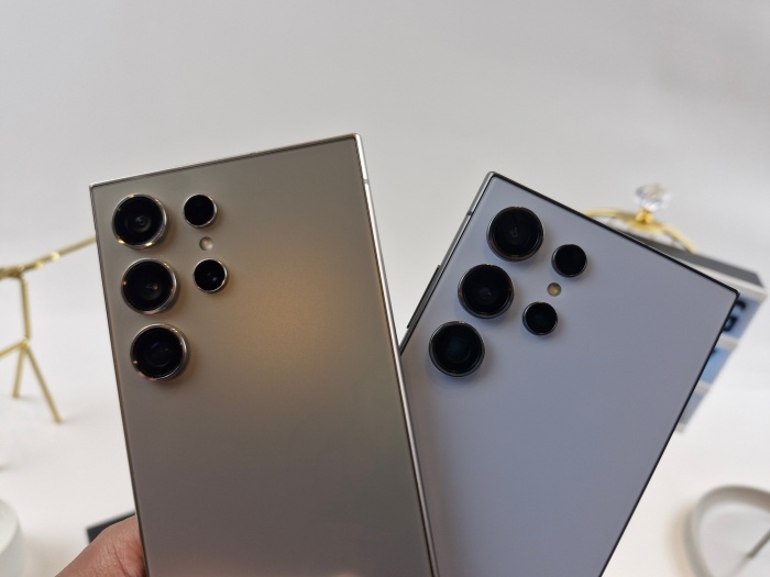 Samsung Galaxy S24 Ultra dengan material titanium.