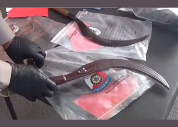 Barang Bukti Senjata Celurit Mat Tanjar Direbut Hasan Tanjung Saat Duel Carok