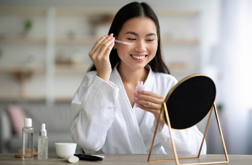 6 Kandungan Penting dalam Serum untuk Kulit Berminyak dan Berjerawat. (Foto: Alodokter)