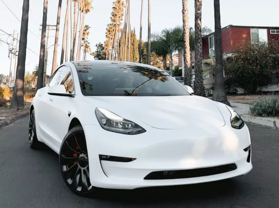 Fakta Baterai Mobil Tesla.(Foto: Jawapos.com)