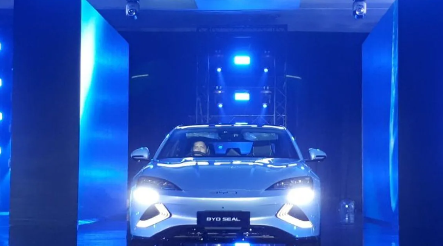 BYD Seal saat diluncurkan di Jakarta, Kamis (18/1). (Foto: ANTARA.COM)