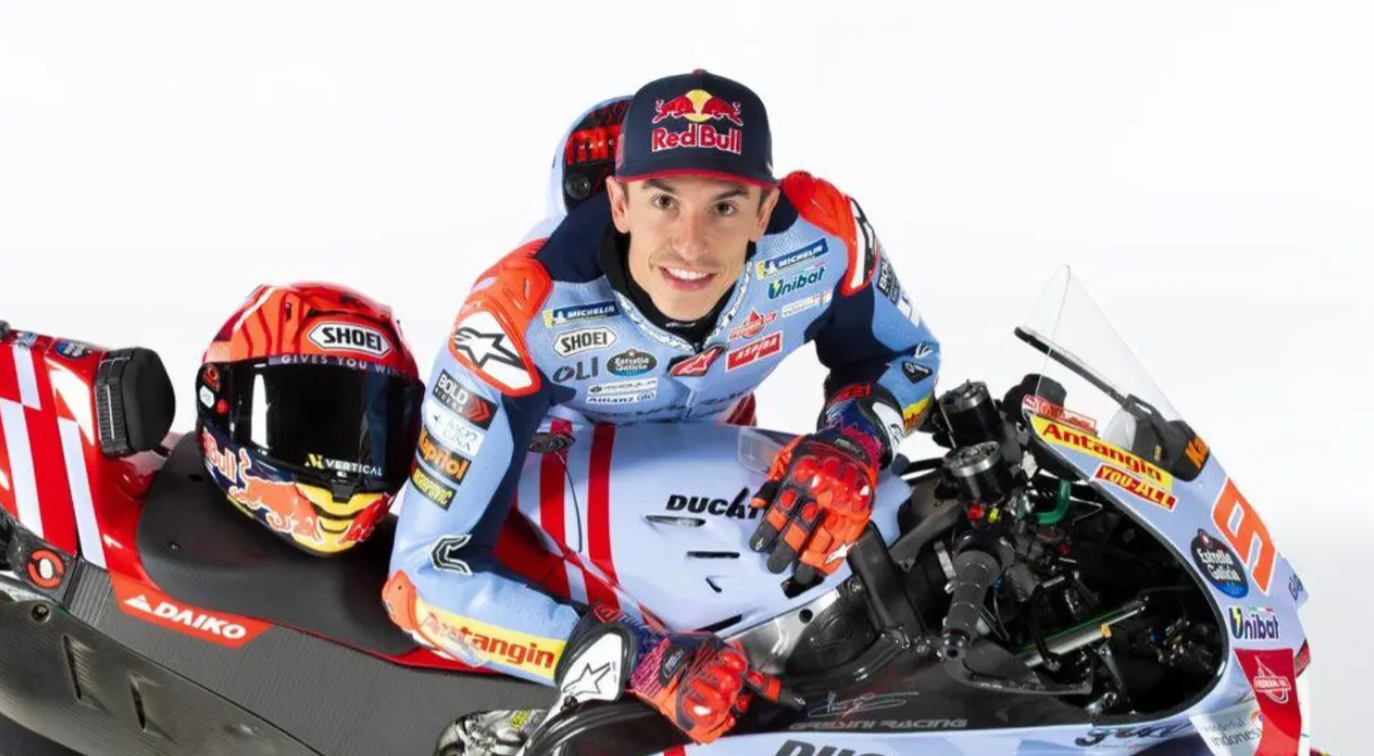 Marc Marquez pada acara launching tim Gresini Racing pada MotoGP 2024. (Foto: bola.com)