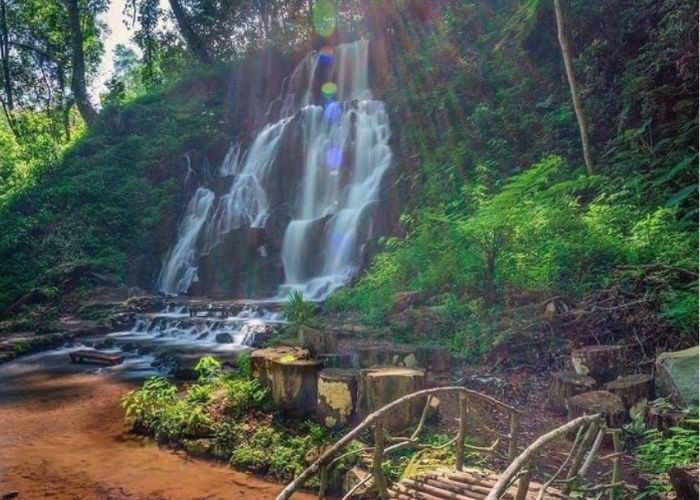 Keindahan Air Terjun Watu Lumpang di Mojokerto. (Instagram @lingkarmalang)