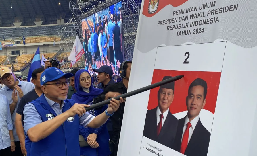 Ketua Umum Partai Amanat Nasional (PAN) Zulkifli Hasan saat menghadiri kampanye akbar di Stadion Gelora Bandung Lautan Api, Kota Bandung. (Foto: antara.com)