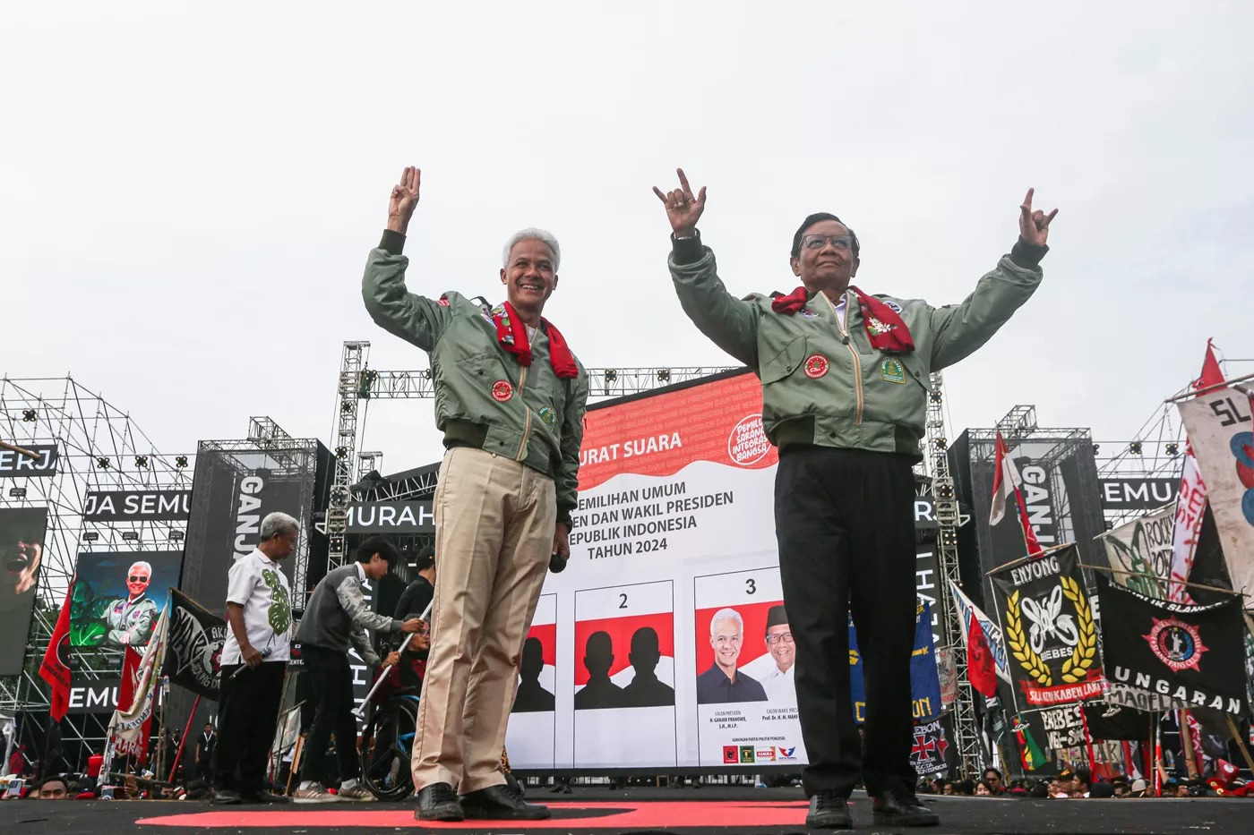 Hasil Quick Count Pilpres 2024: Ganjar Mahfud Menang Mutlak Exit Poll Pemilu Luar Negeri, TPN Kawal Suara. (Ilustrasi: MIFTAHUL HAYAT/JAWA POS)