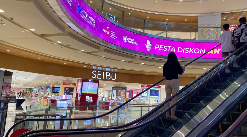 Ada promo pemilu pada Rabu (14/2/2024) di gerai Seibu. (Foto: Kompas.id)