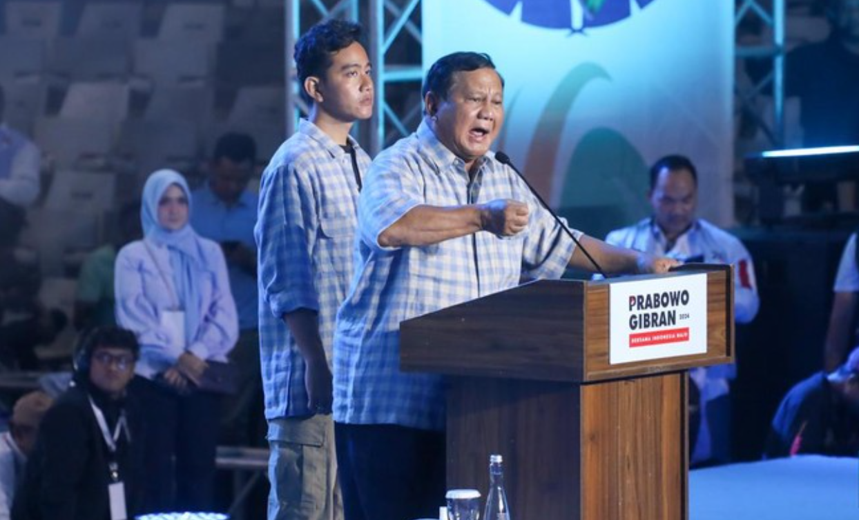 Prabowo Subianto dan Gibran Rakabuming Raka saat memberikan pidatonya di Istora Senayan. (Foto: CNBC Indonesia)