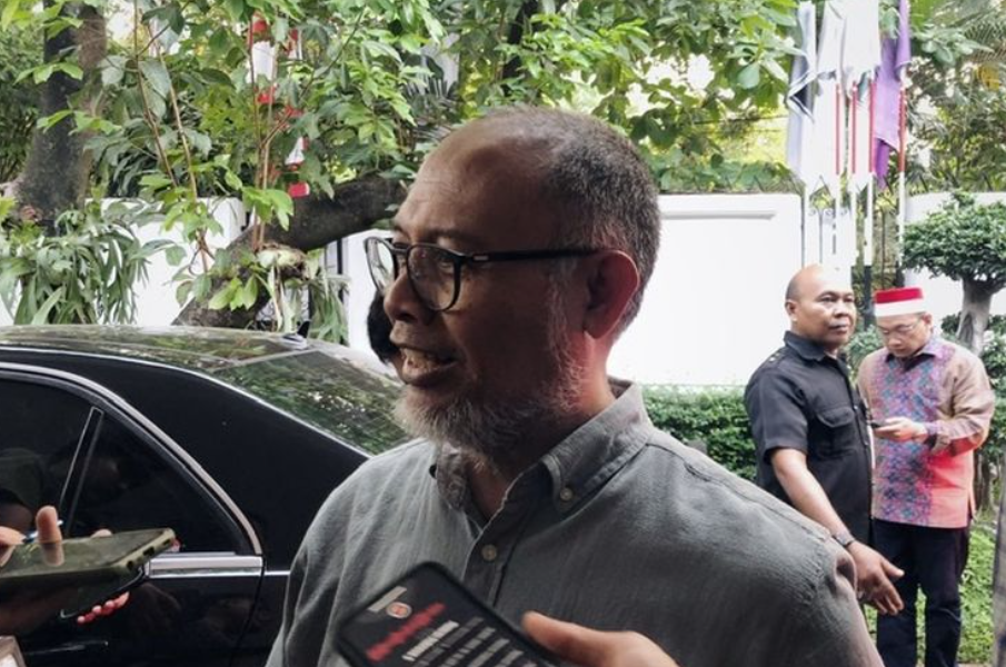 Anggota Dewan Pakar Timnas Pemenangan Anies-Muhaimin, Bambang Widjojanto di Sekretariat Koalisi Perubahan, Brawijaya, Jakarta. (Foto: kompas)