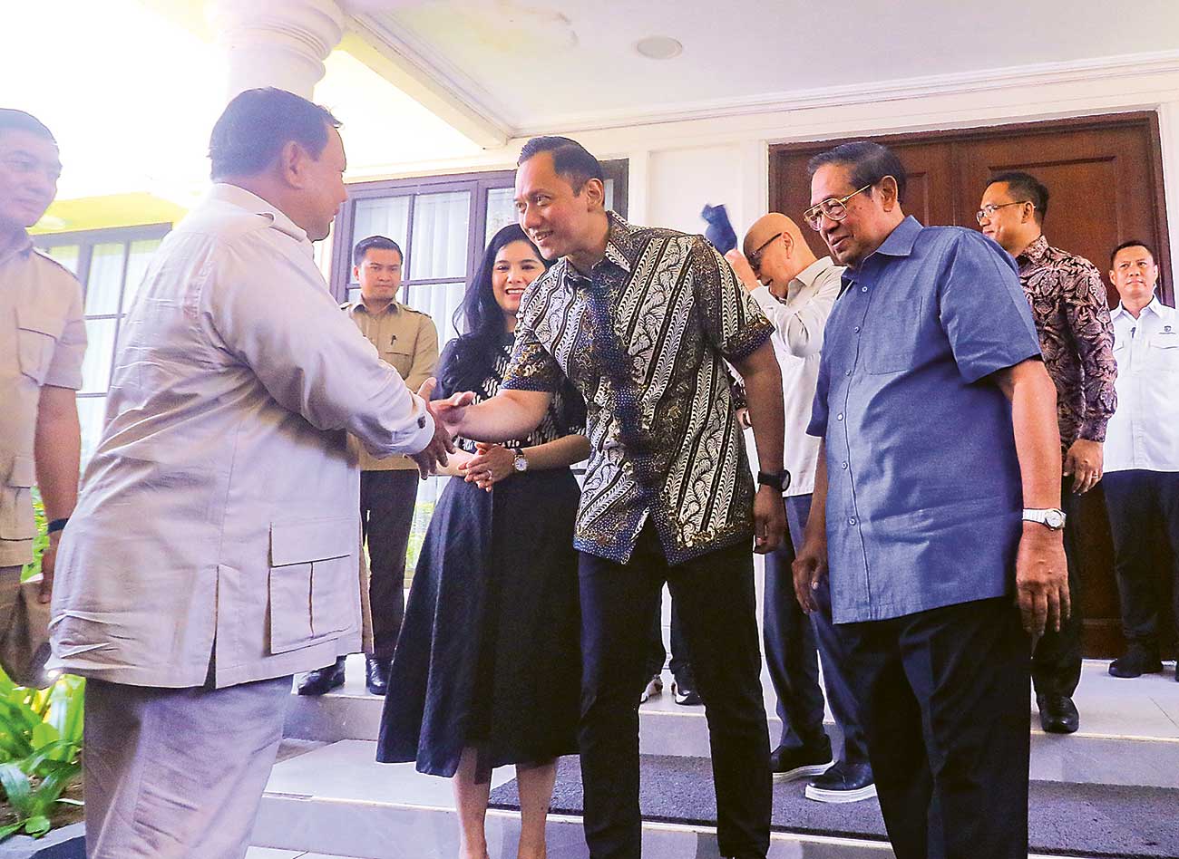 Prabowo juga bersilaturahmi dengan SBY sekeluarga di Pacitan pada Sabtu (17/2).  (R. BAGUS/JAWA POS RADAR MADIUN)